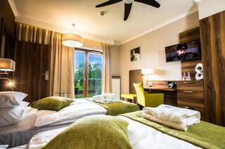 Отель Mineral Hotel Malinowy Raj Солец-Здруй Двухместный номер с 2 отдельными кроватями и балконом-3